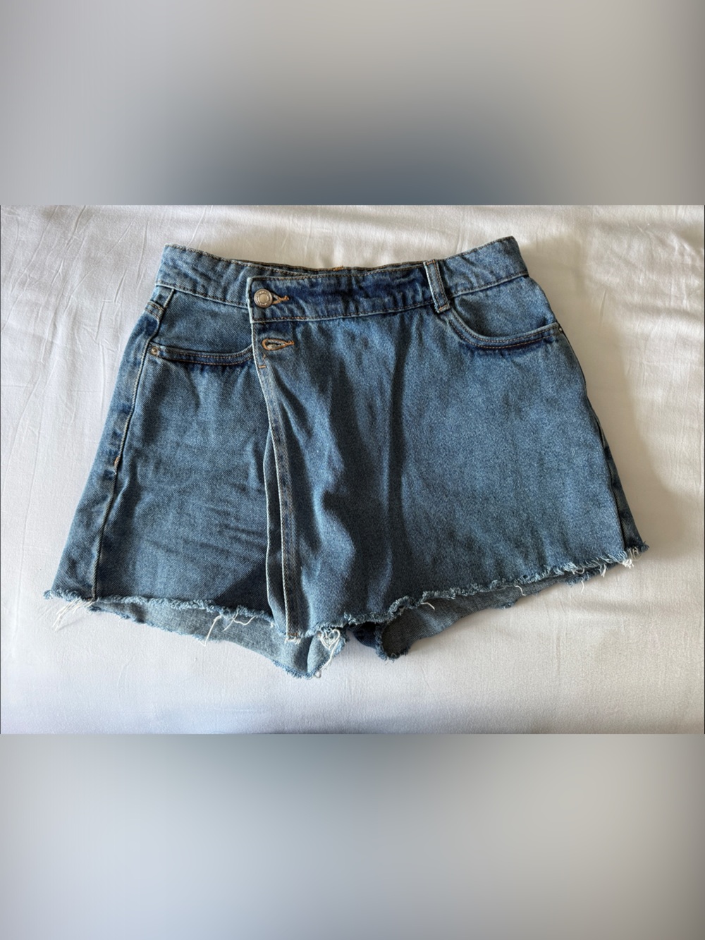 Zara Distressed High-Rise Denim Shorts - Medium Blue. Jeans
